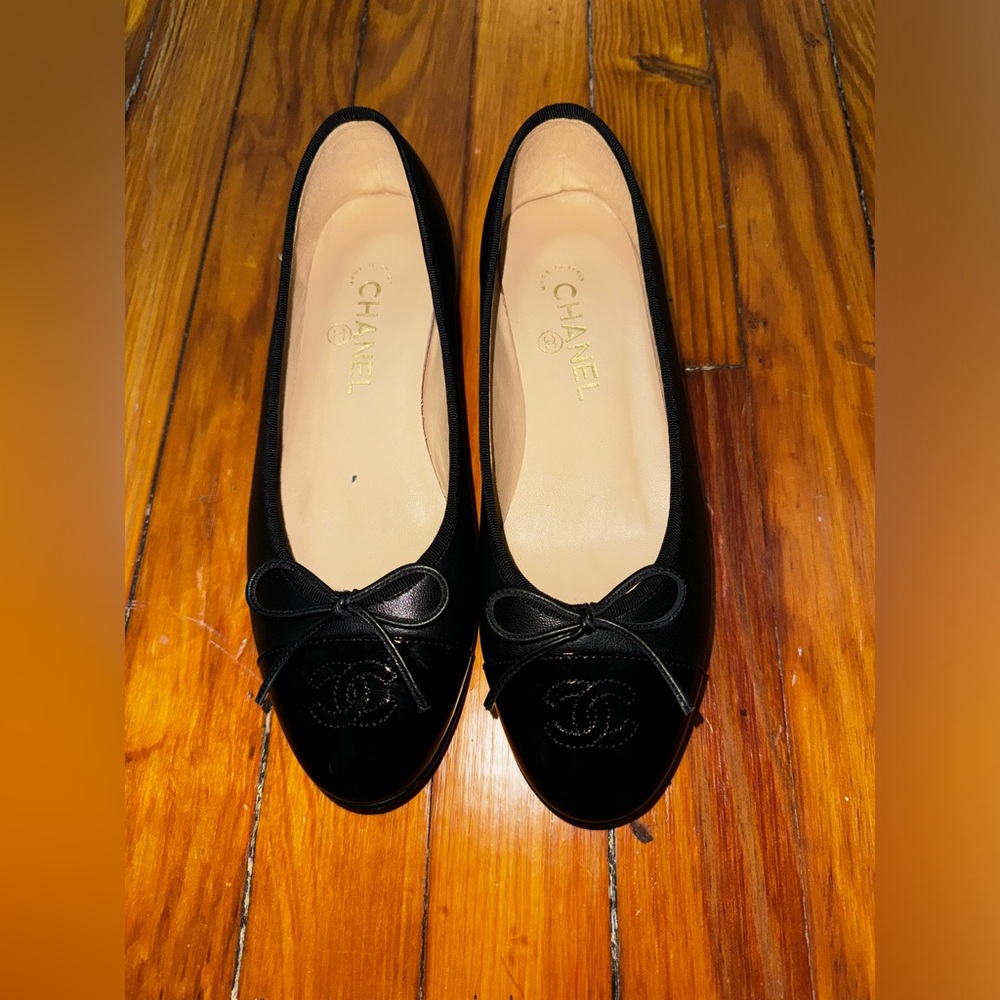 Chanel lamb skin flats size 40